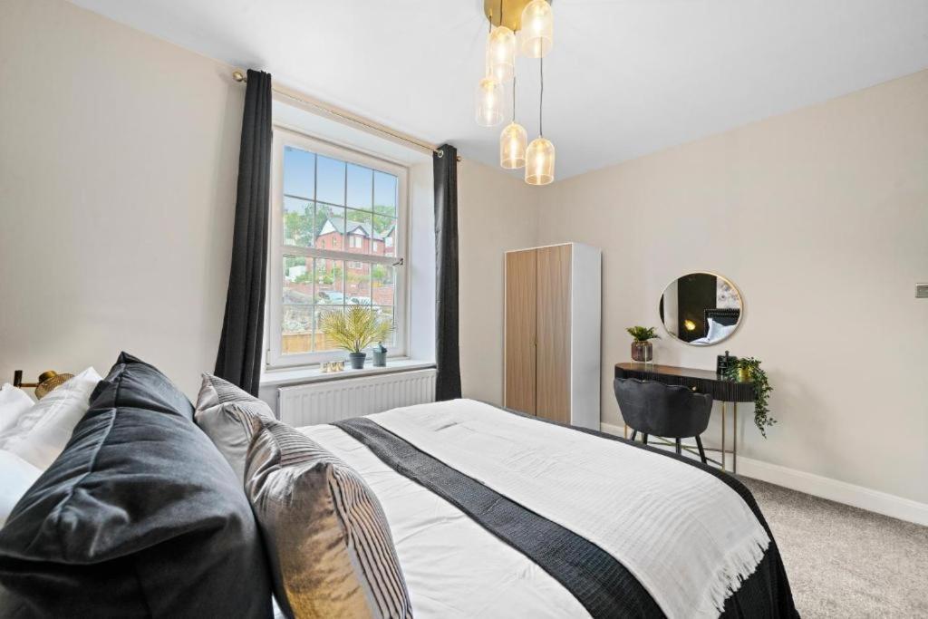 Deluxe 5 Bed In Central Whitby - Parking - Hot Tub Exterior photo