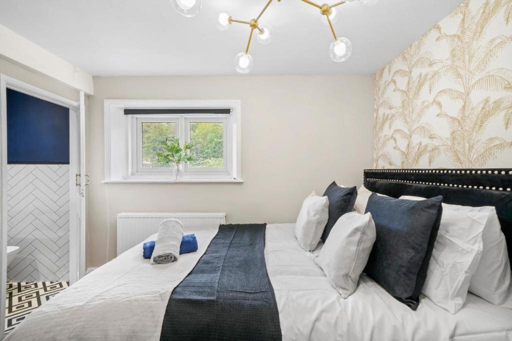 Deluxe 5 Bed In Central Whitby - Parking - Hot Tub Exterior photo