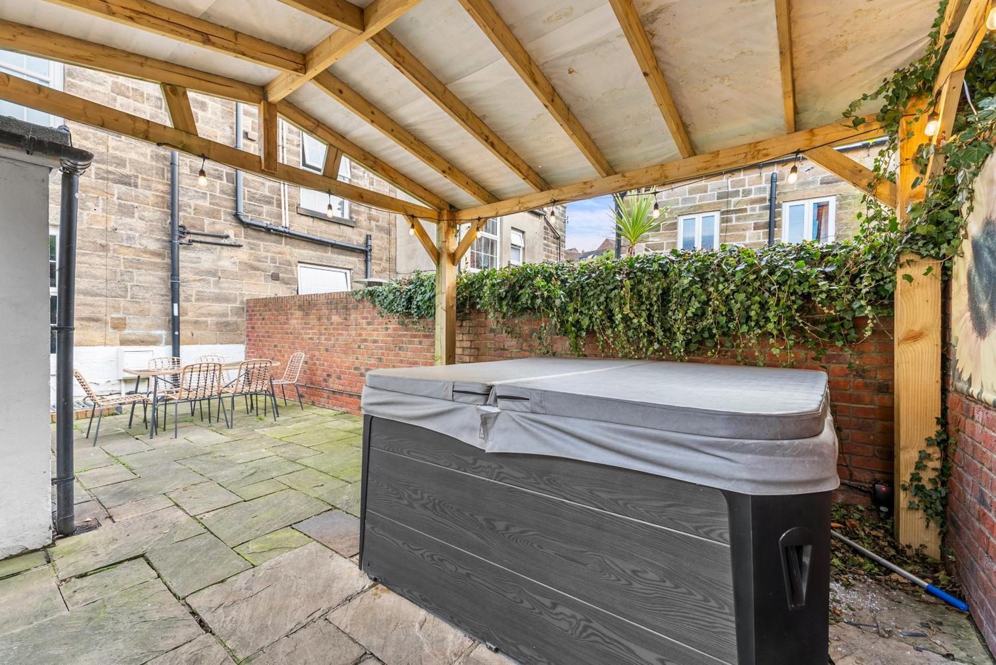 Deluxe 5 Bed In Central Whitby - Parking - Hot Tub Exterior photo