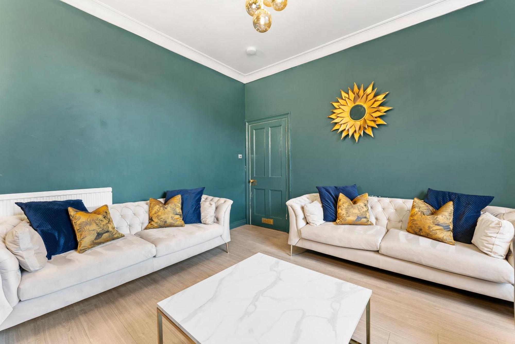 Deluxe 5 Bed In Central Whitby - Parking - Hot Tub Exterior photo